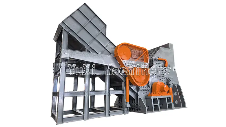 Hammer Mill Shredder machine, highlighting the main crushing body and feeding inlet.
